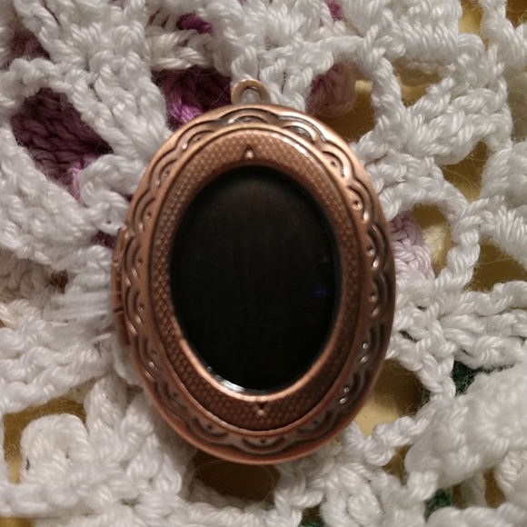 Jewelry - Vintage Style Photo Locket Charm Pendant Necklace